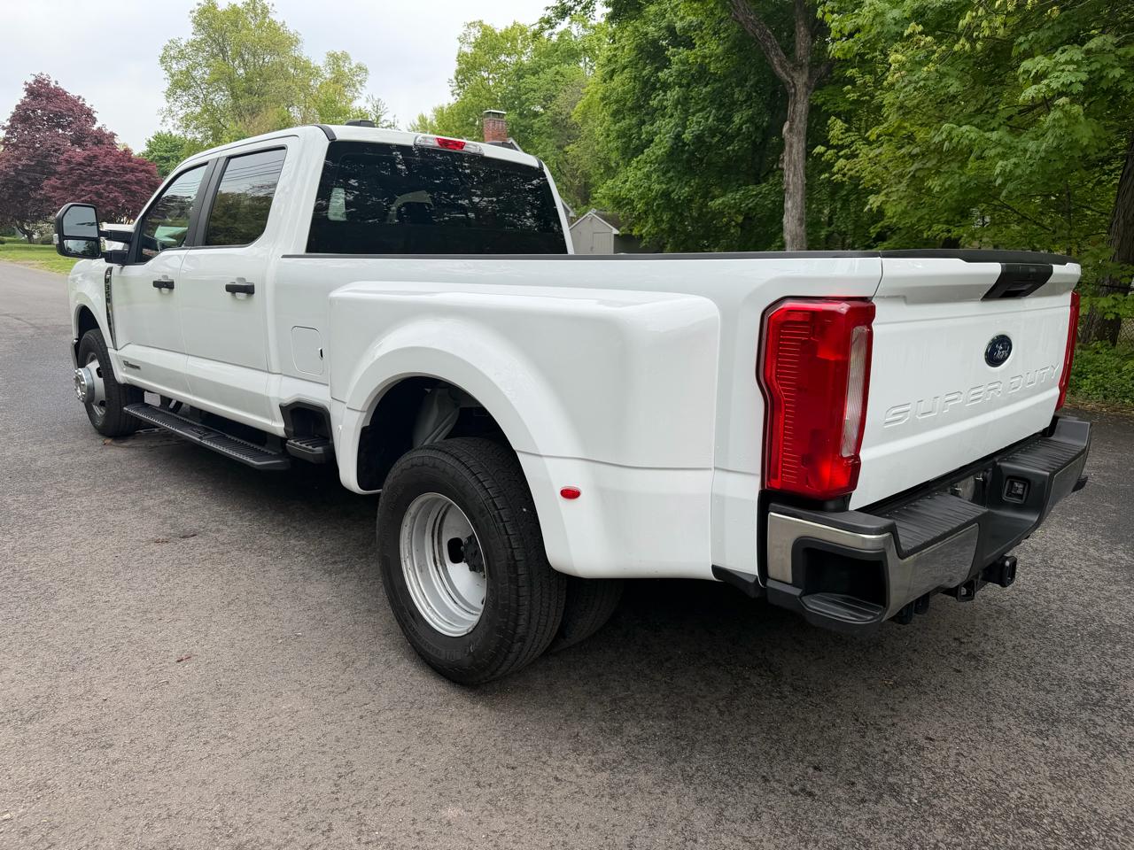 Ford F-350 SD XL Crew Cab Long Bed DRW 2WD 2023