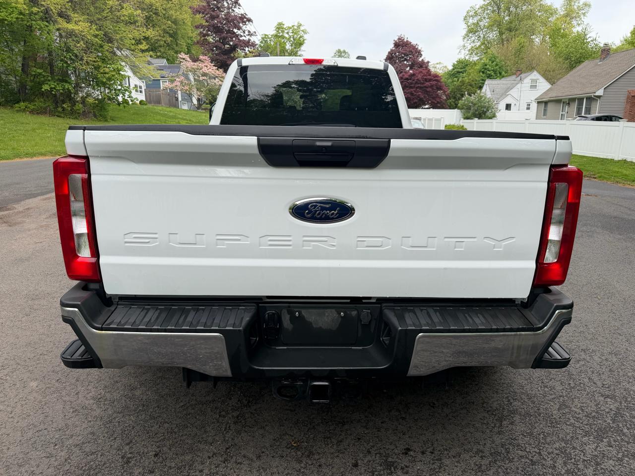 Ford F-350 SD XL Crew Cab Long Bed DRW 2WD 2023