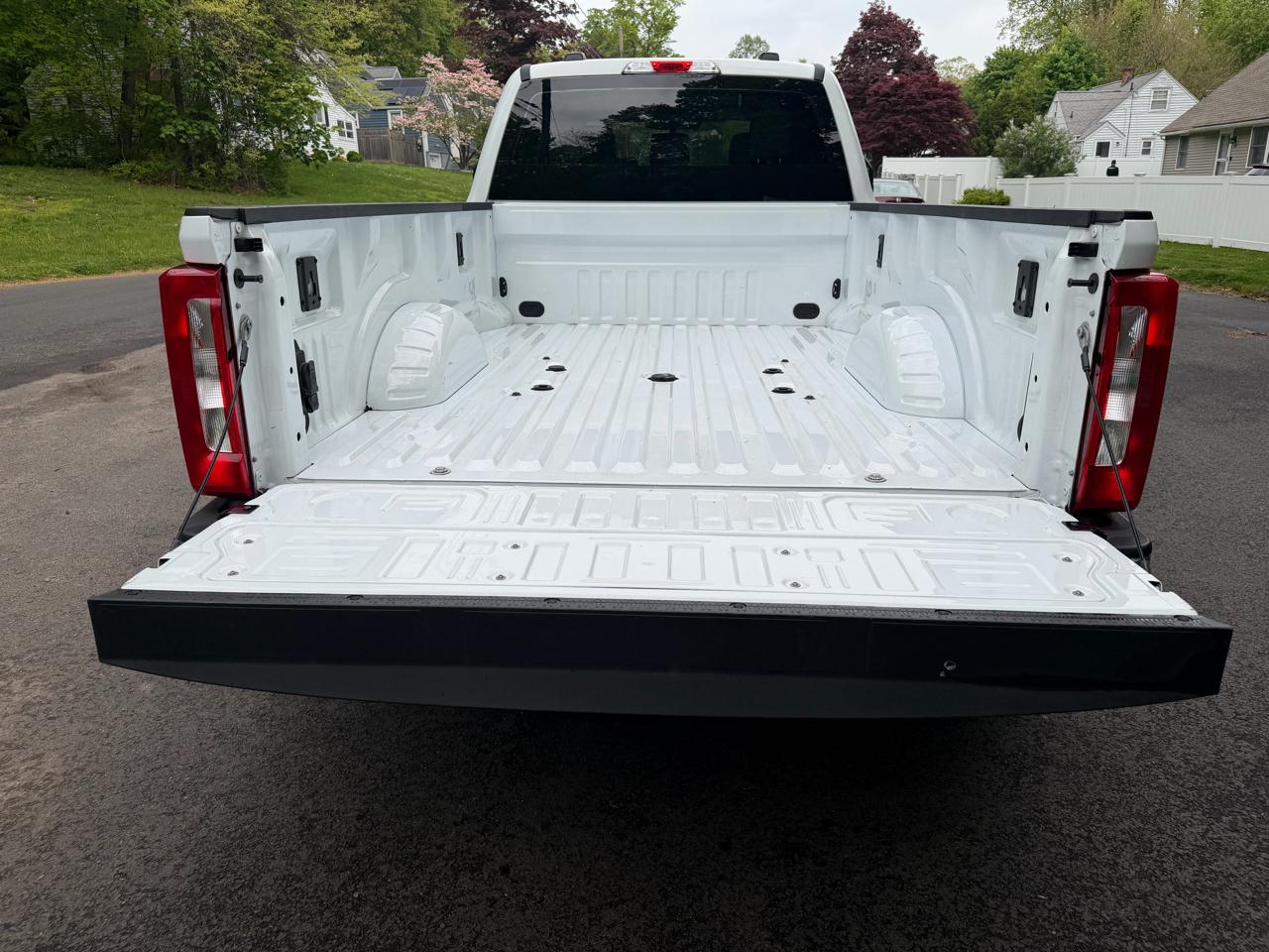 Ford F-350 SD XL Crew Cab Long Bed DRW 2WD 2023