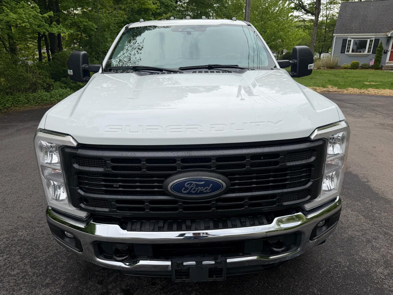 Ford F-350 SD XL Crew Cab Long Bed DRW 2WD 2023