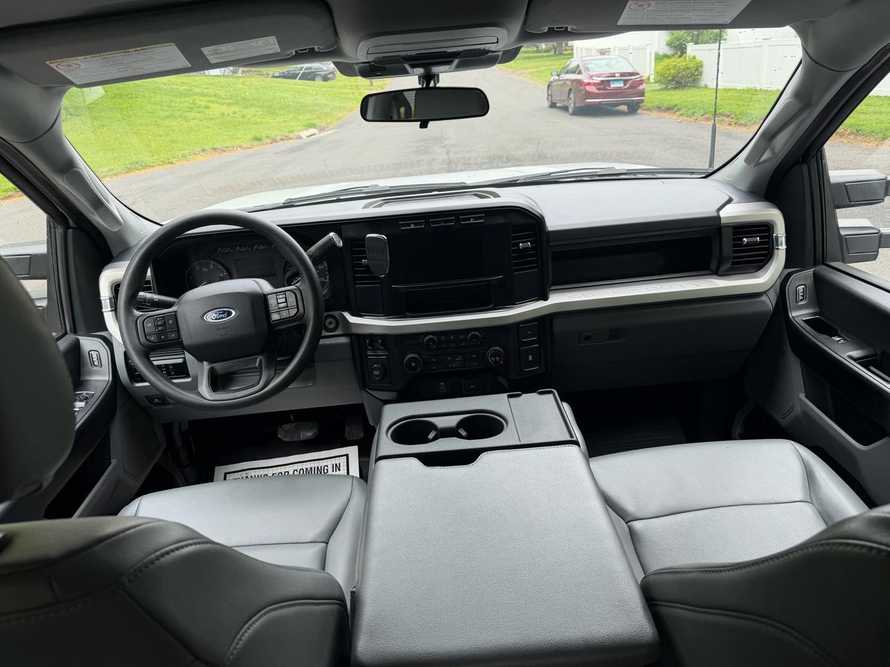 Ford F-350 SD XL Crew Cab Long Bed DRW 2WD 2023