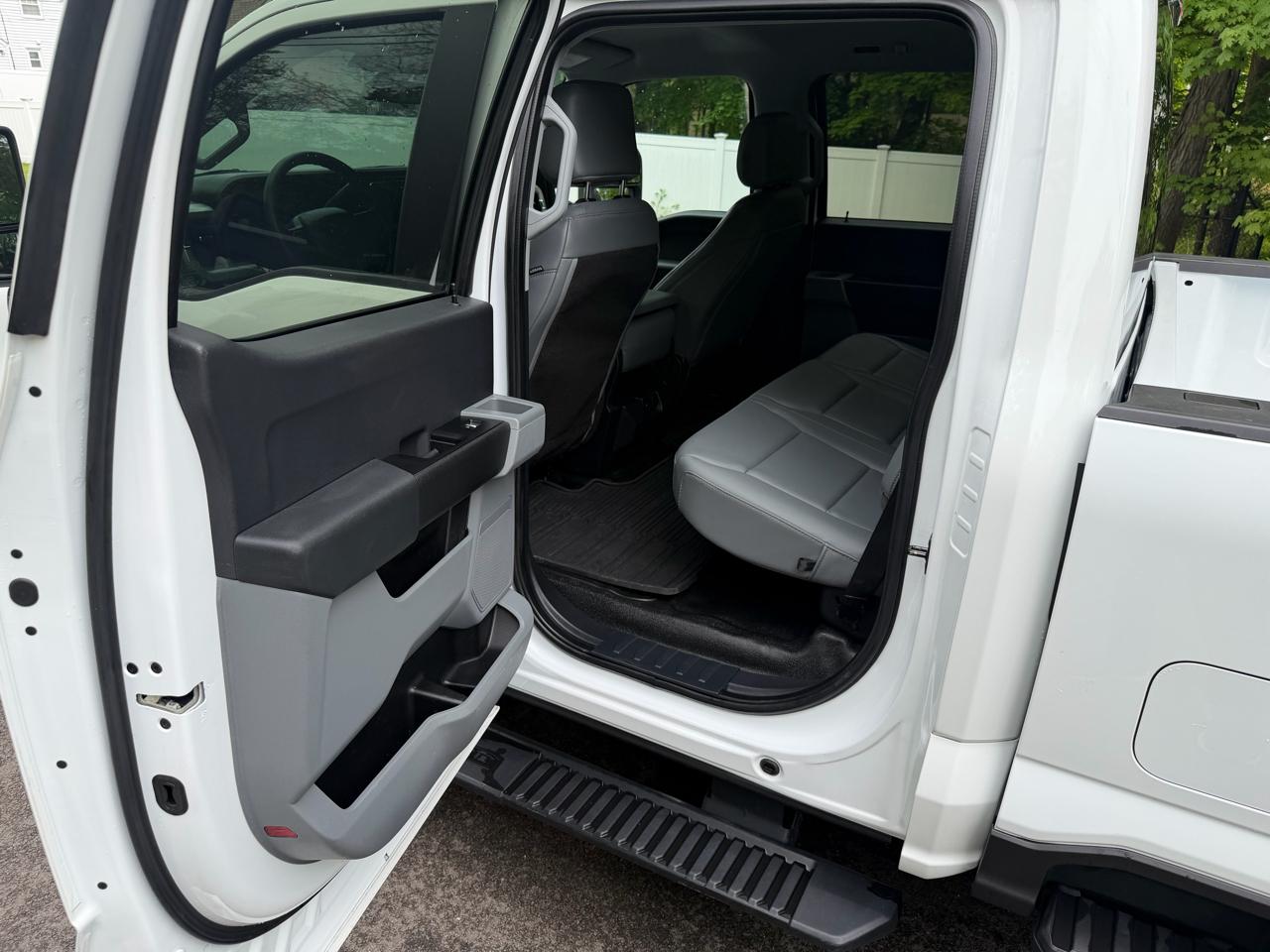 Ford F-350 SD XL Crew Cab Long Bed DRW 2WD 2023