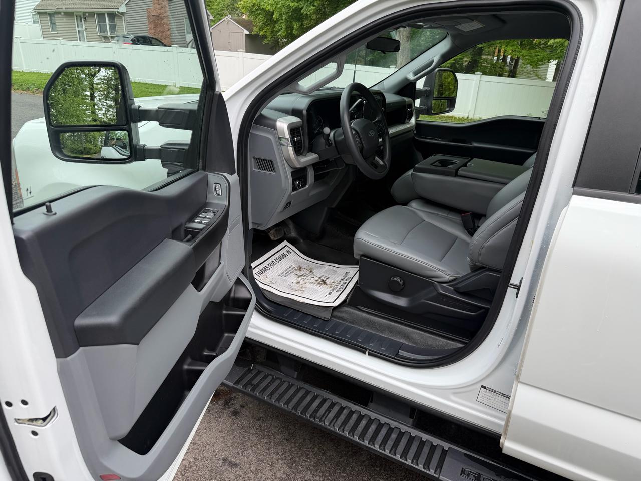 Ford F-350 SD XL Crew Cab Long Bed DRW 2WD 2023