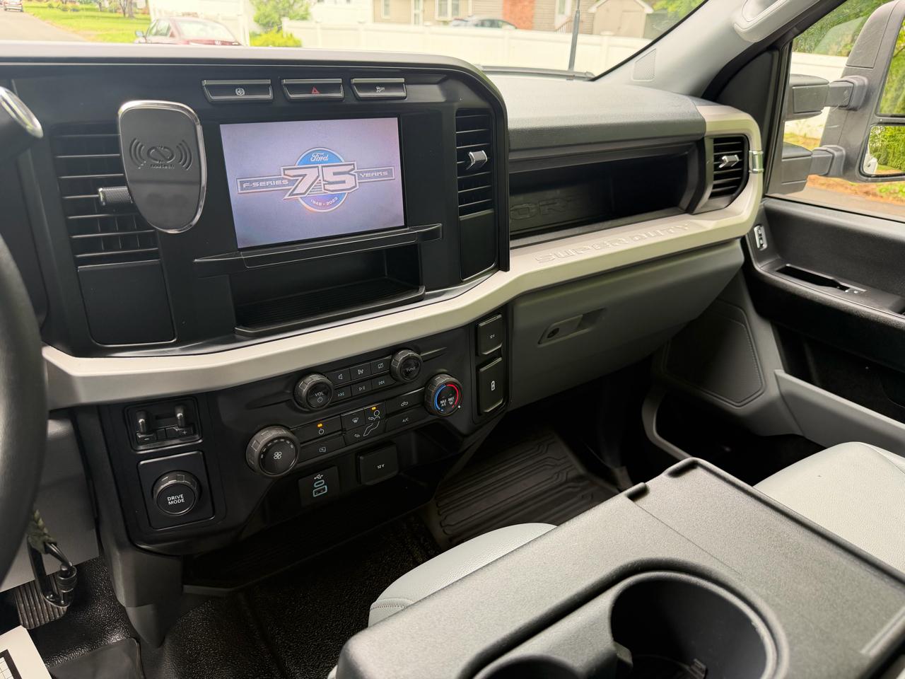 Ford F-350 SD XL Crew Cab Long Bed DRW 2WD 2023