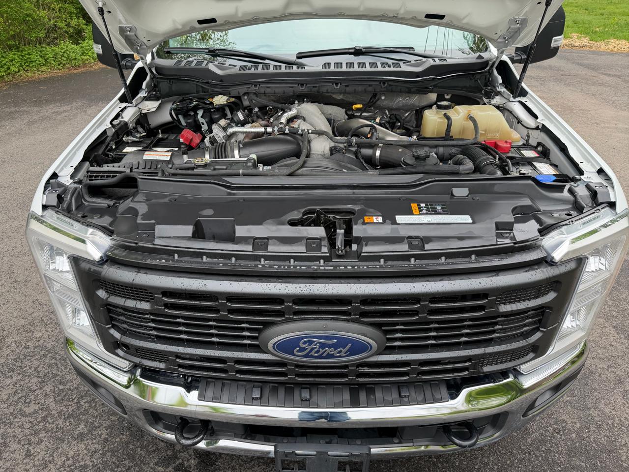 Ford F-350 SD XL Crew Cab Long Bed DRW 2WD 2023