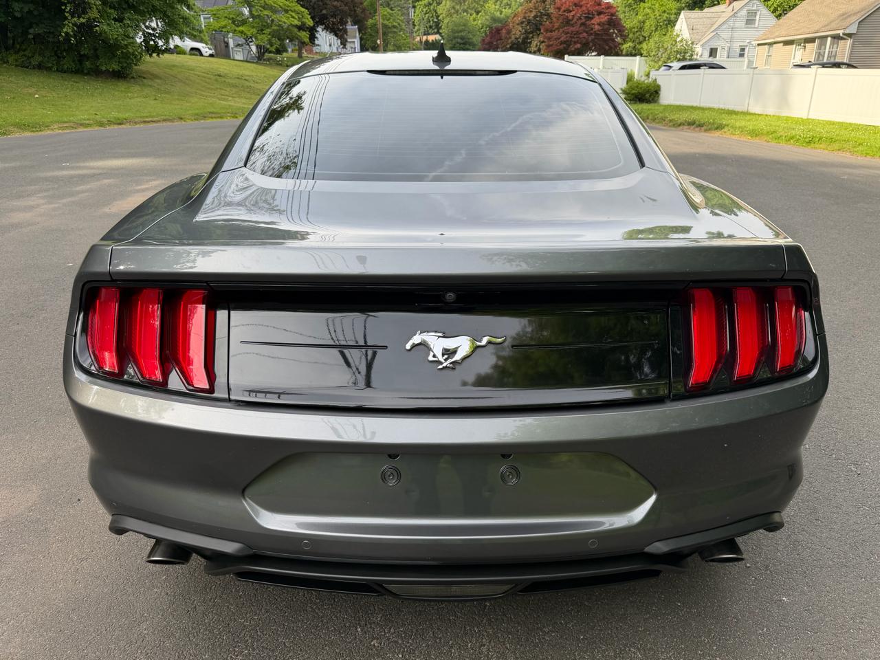 Ford Mustang EcoBoost Coupe 2021