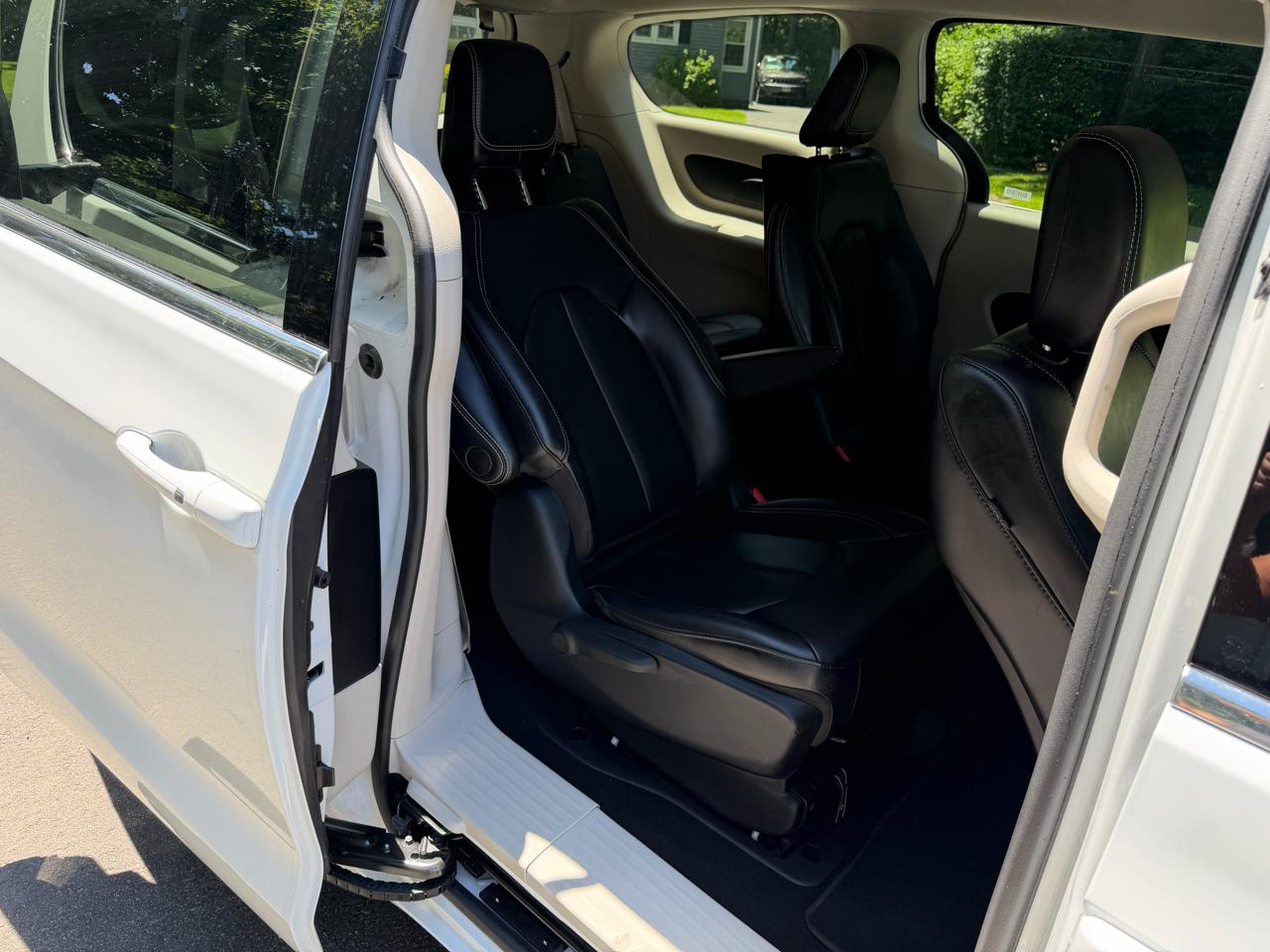 Chrysler Pacifica Hybrid Touring L 2023