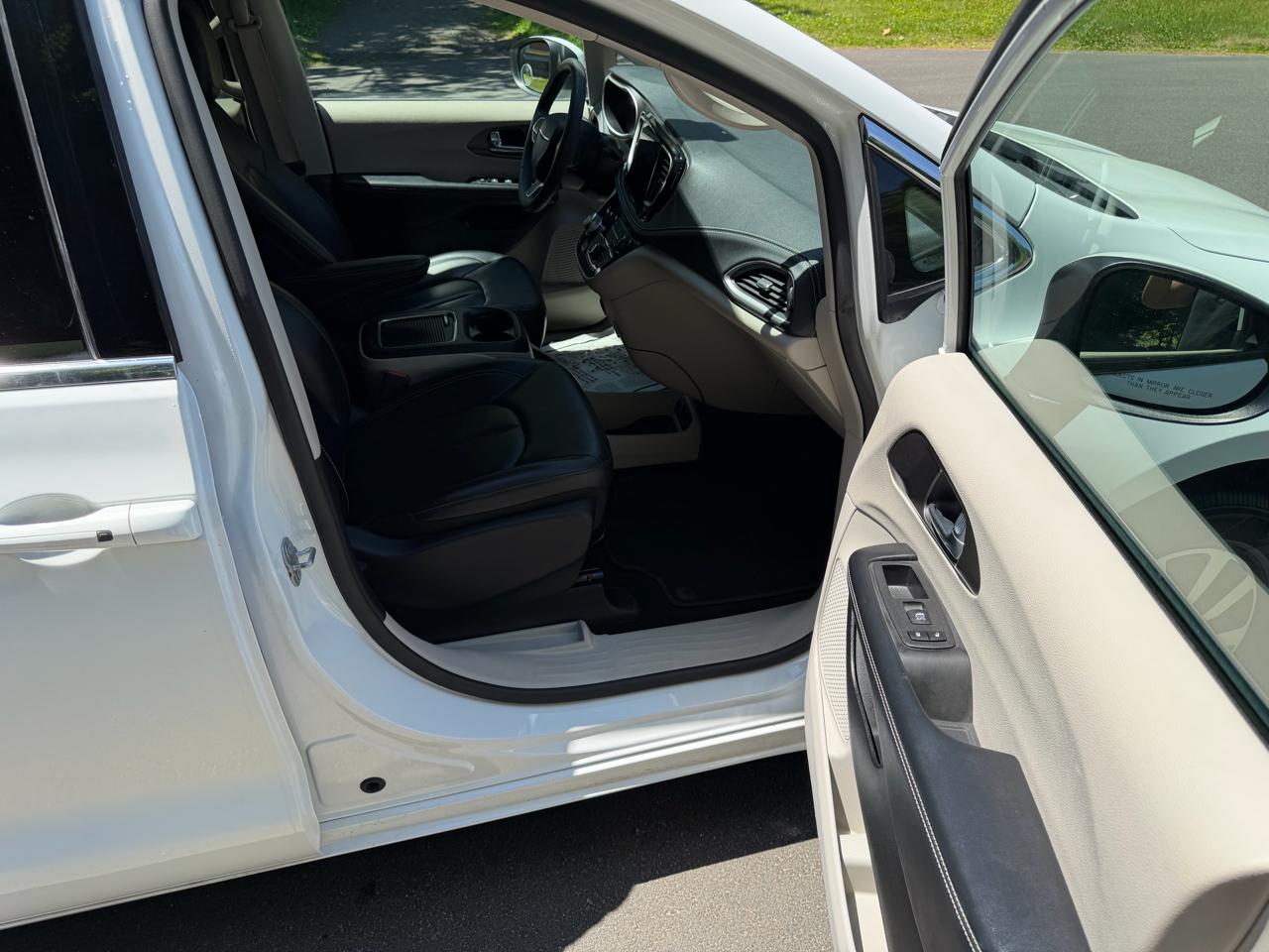 Chrysler Pacifica Hybrid Touring L 2023