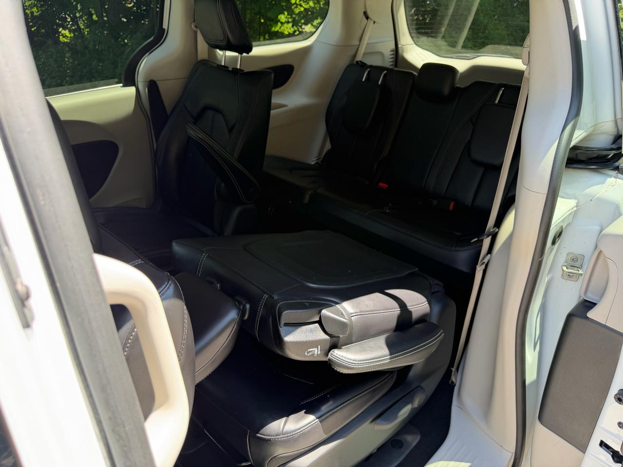 Chrysler Pacifica Hybrid Touring L 2023