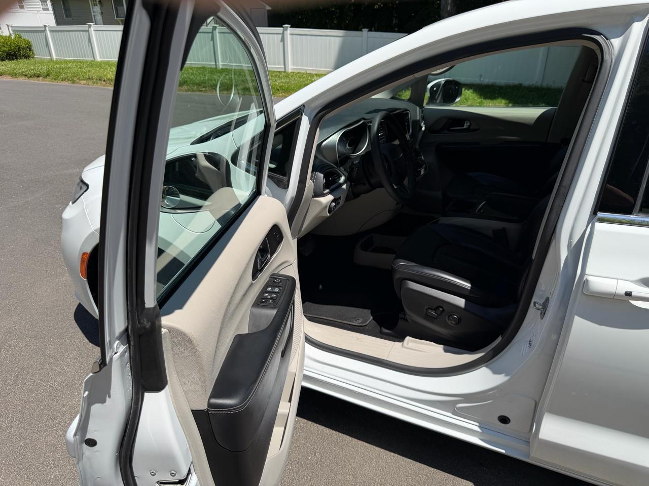 Chrysler Pacifica Hybrid Touring L 2023