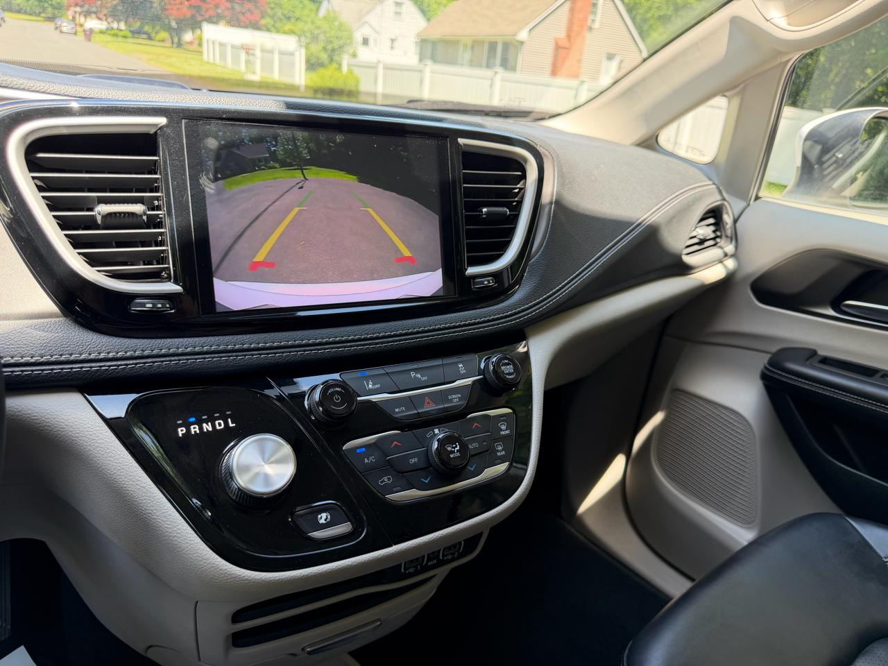 Chrysler Pacifica Hybrid Touring L 2023