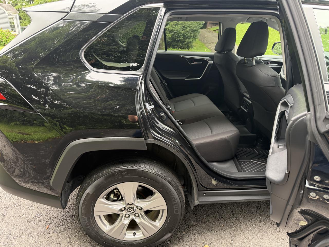 Toyota RAV4 XLE AWD 2025