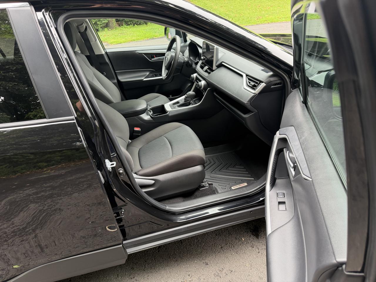Toyota RAV4 XLE AWD 2025