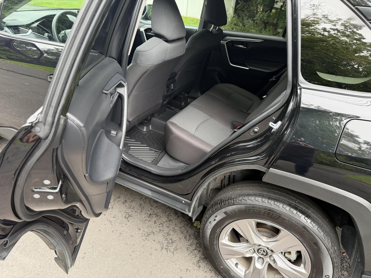 Toyota RAV4 XLE AWD 2025