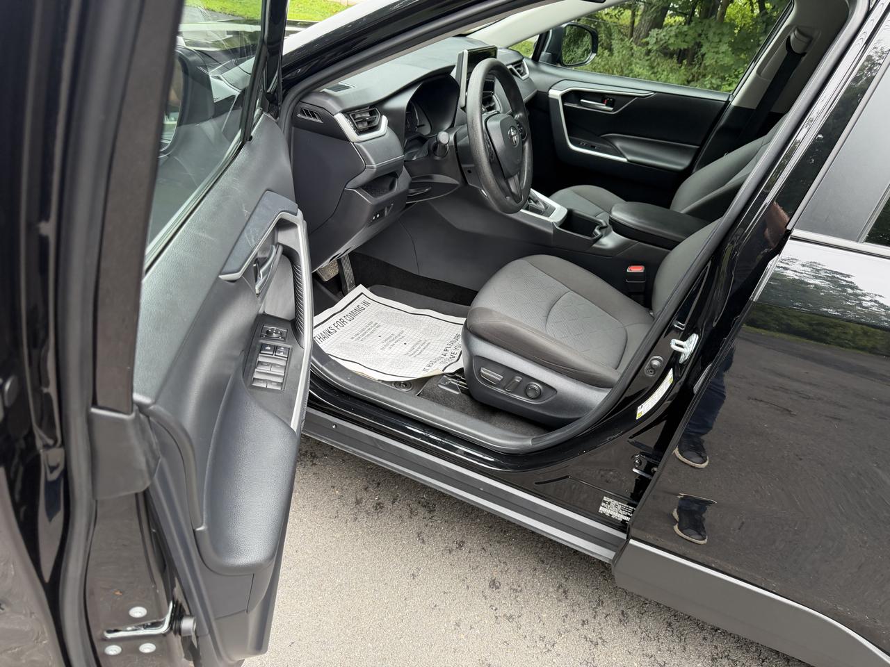 Toyota RAV4 XLE AWD 2025