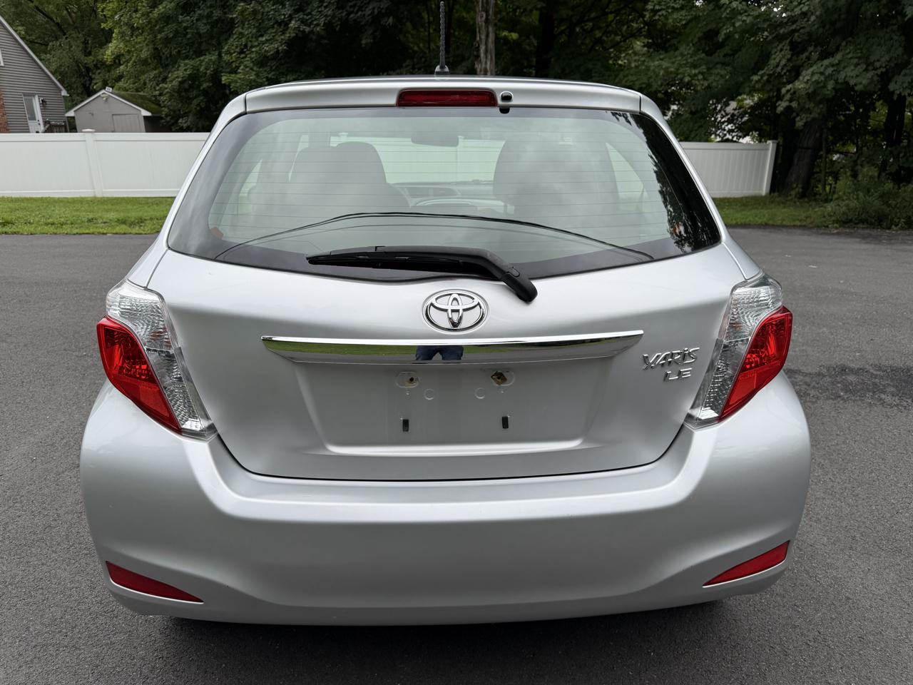 Toyota Yaris LE 5-Door AT 2013