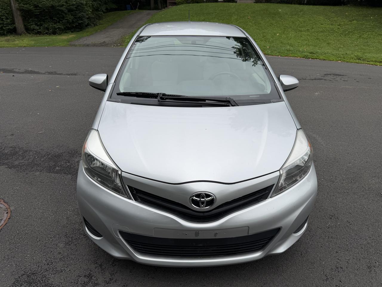 Toyota Yaris LE 5-Door AT 2013