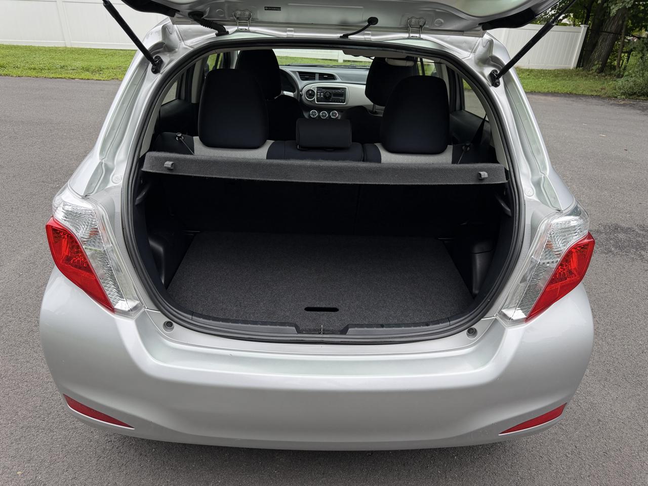 Toyota Yaris LE 5-Door AT 2013