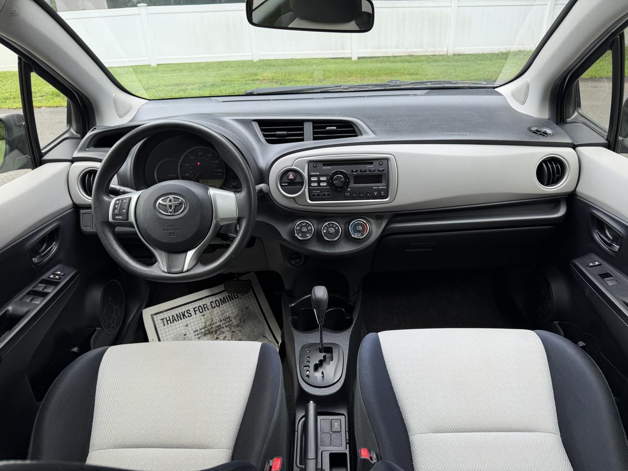 Toyota Yaris LE 5-Door AT 2013