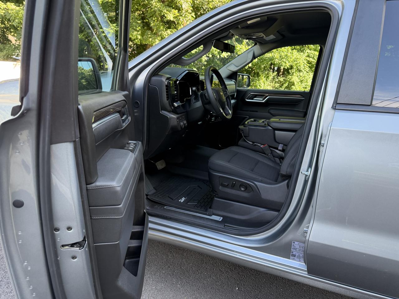 Chevrolet Silverado 1500 4WD Crew Cab 147" LT w/1LT 2026