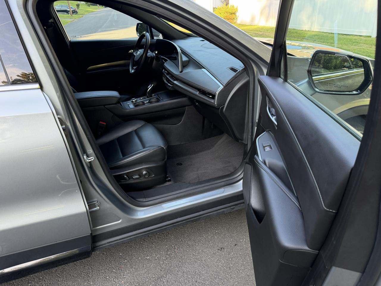 Cadillac XT4 Premium Luxury AWD 2024