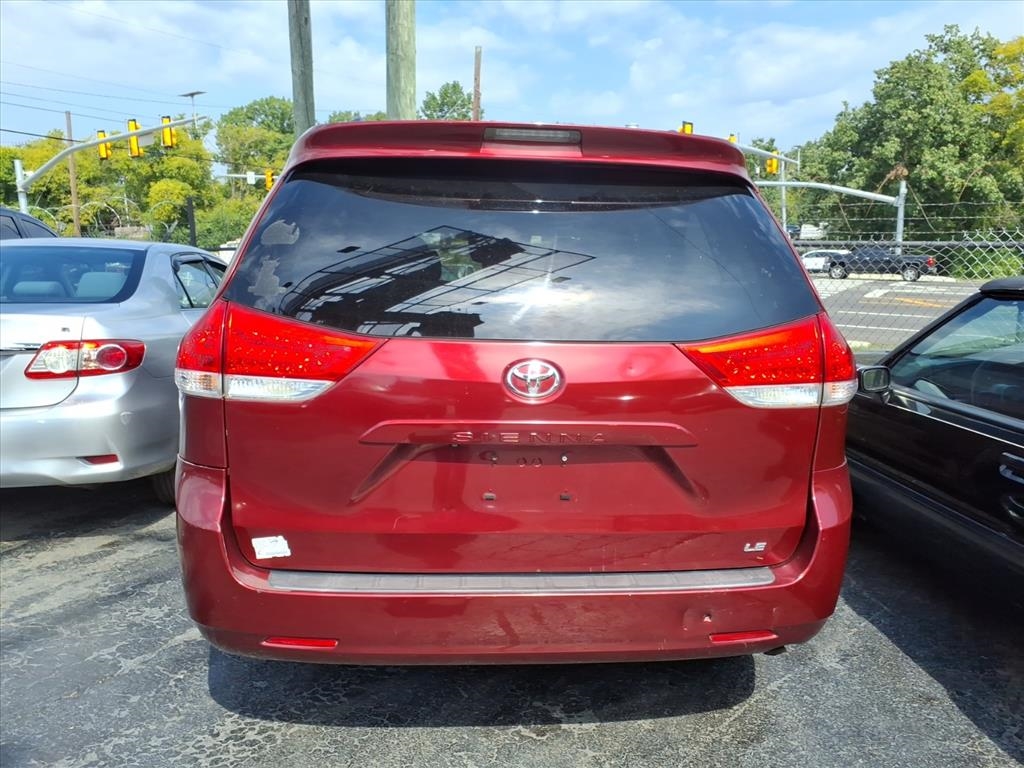 Toyota Sienna  2011 Toyota Sienna  2011