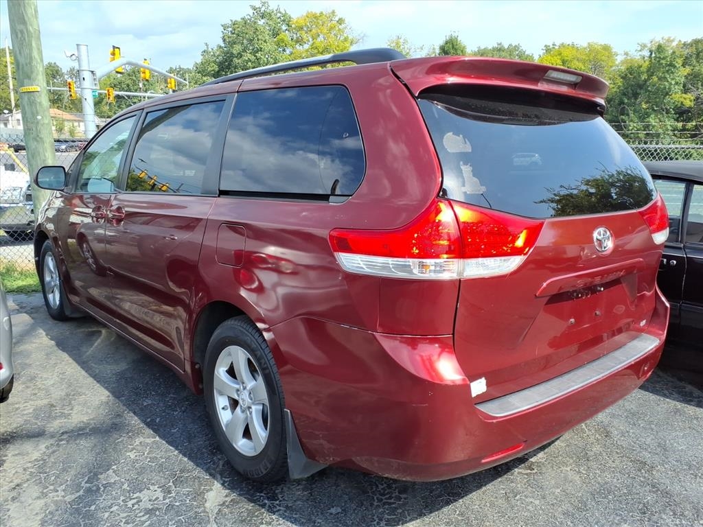 Toyota Sienna  2011
