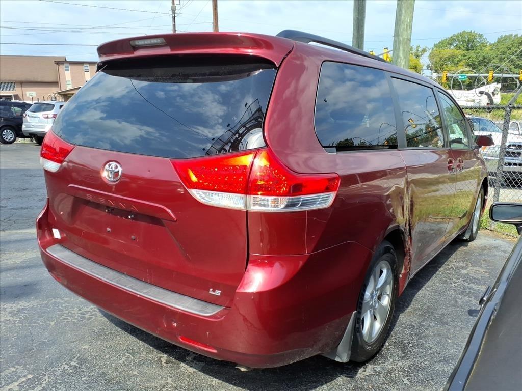 Toyota Sienna  2011