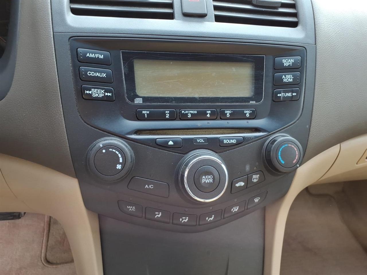 Honda Accord Sdn  2004