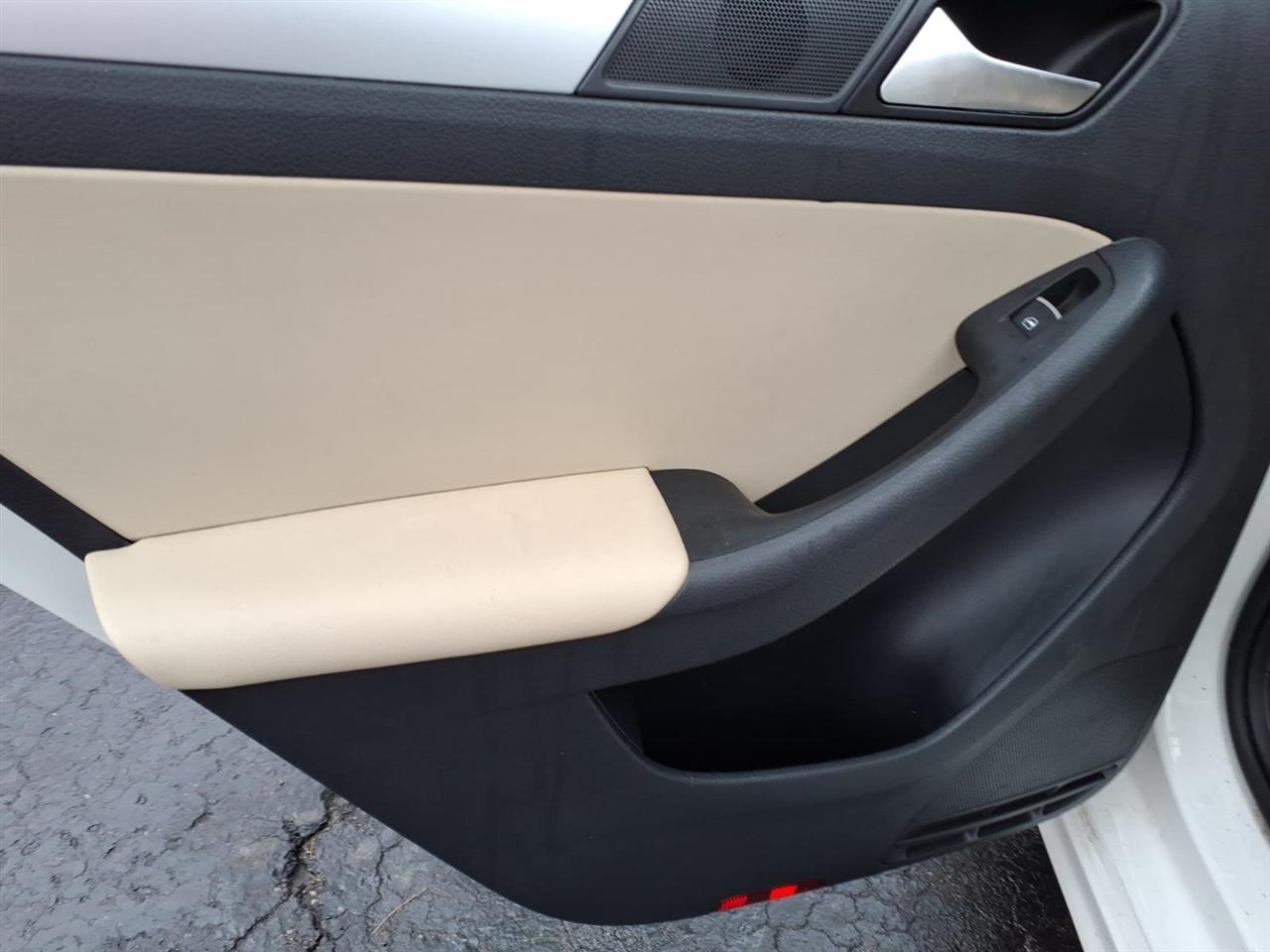 Volkswagen Jetta Sedan  2014