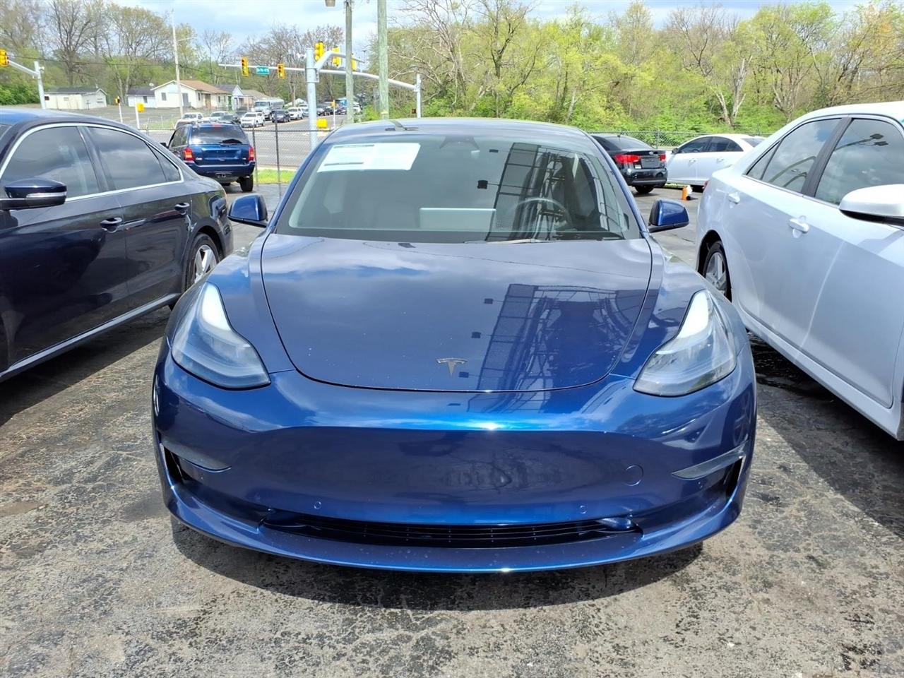 Tesla Model 3  2022
