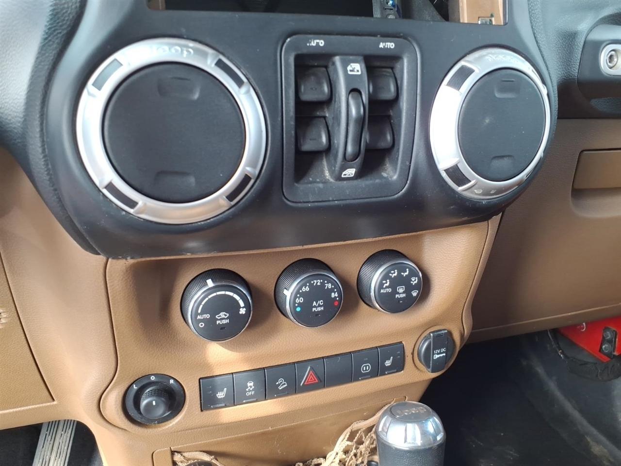 Jeep Wrangler Unlimited  2011