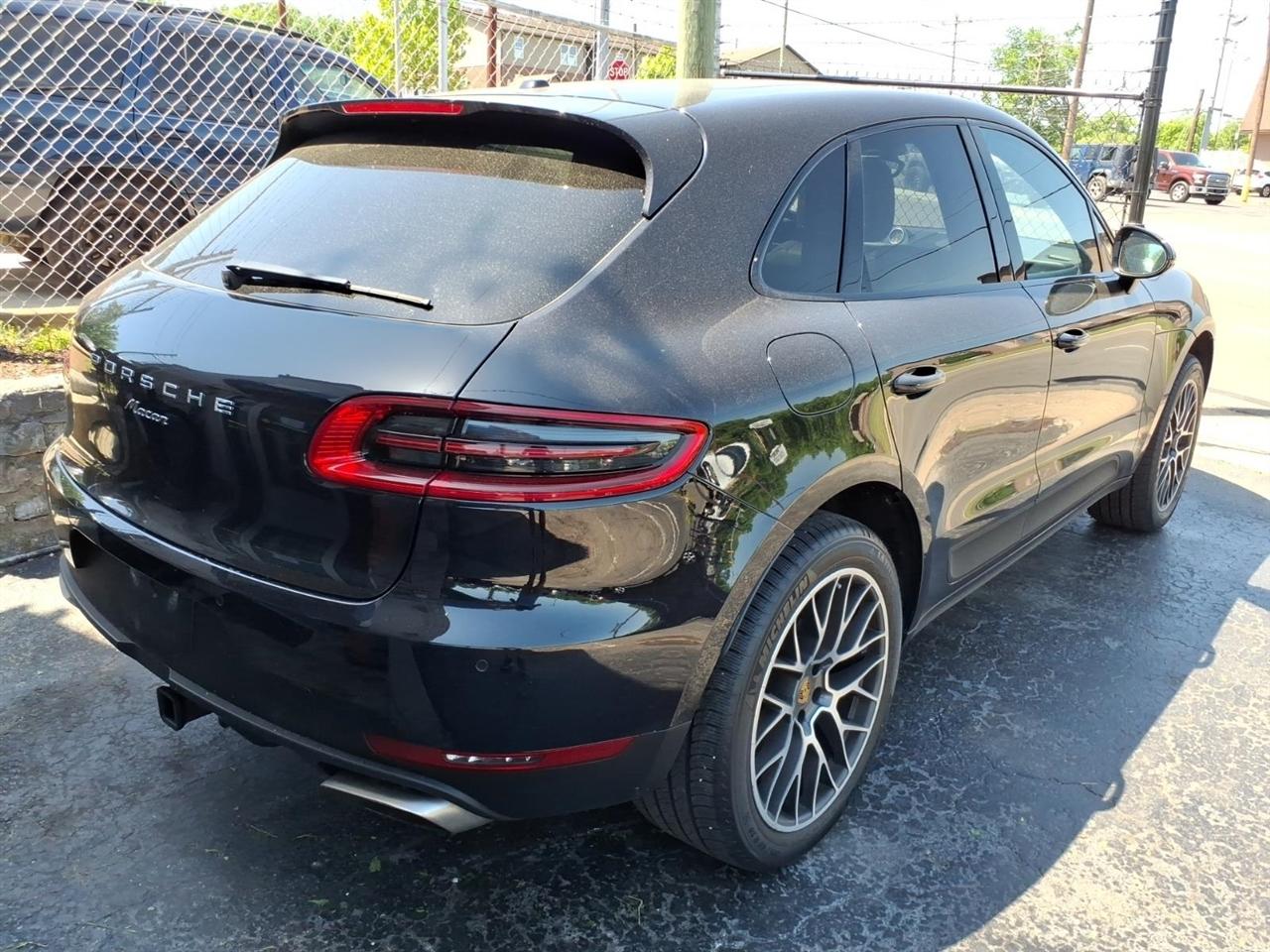 Porsche Macan  2018