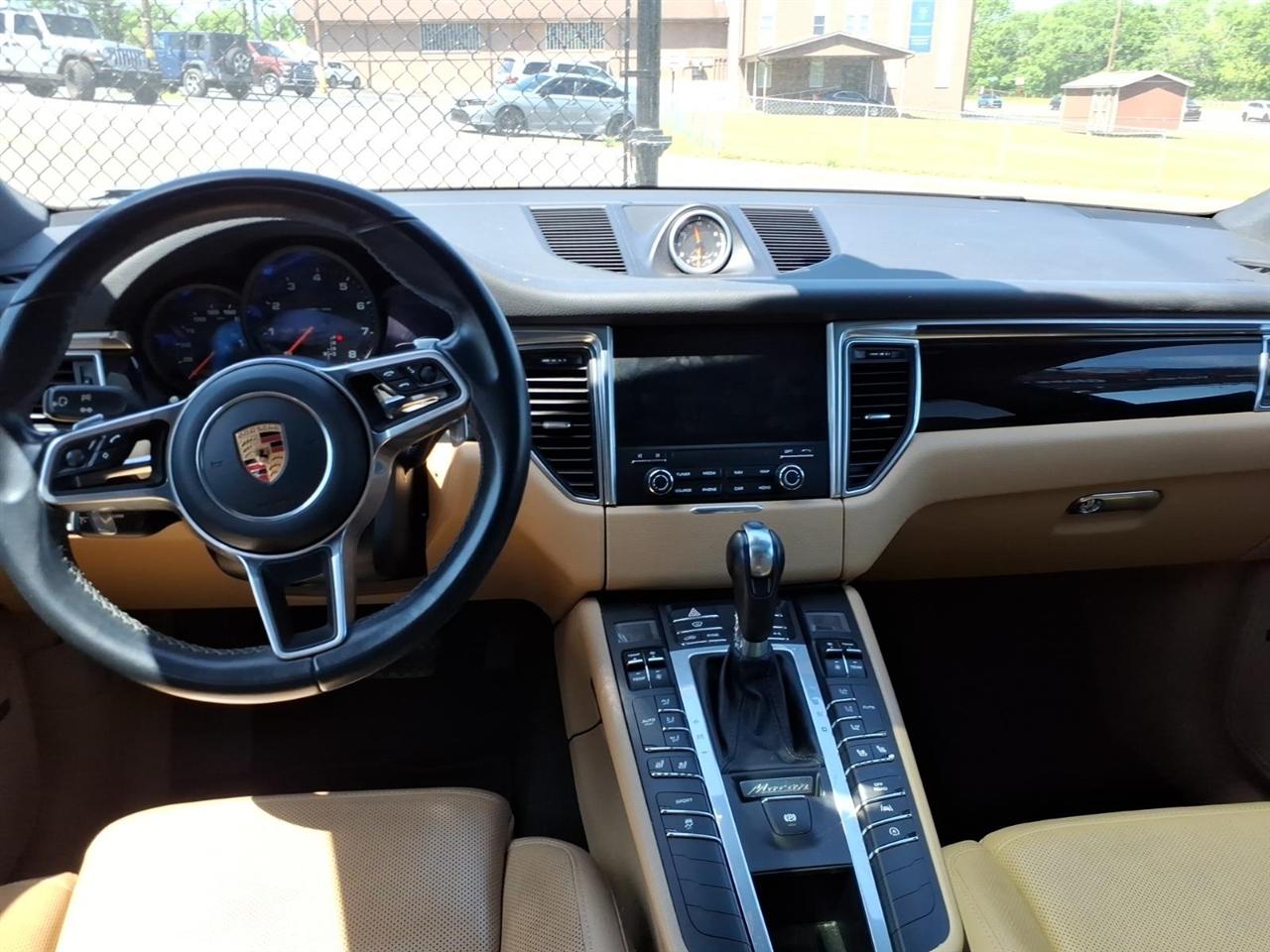 Porsche Macan  2018