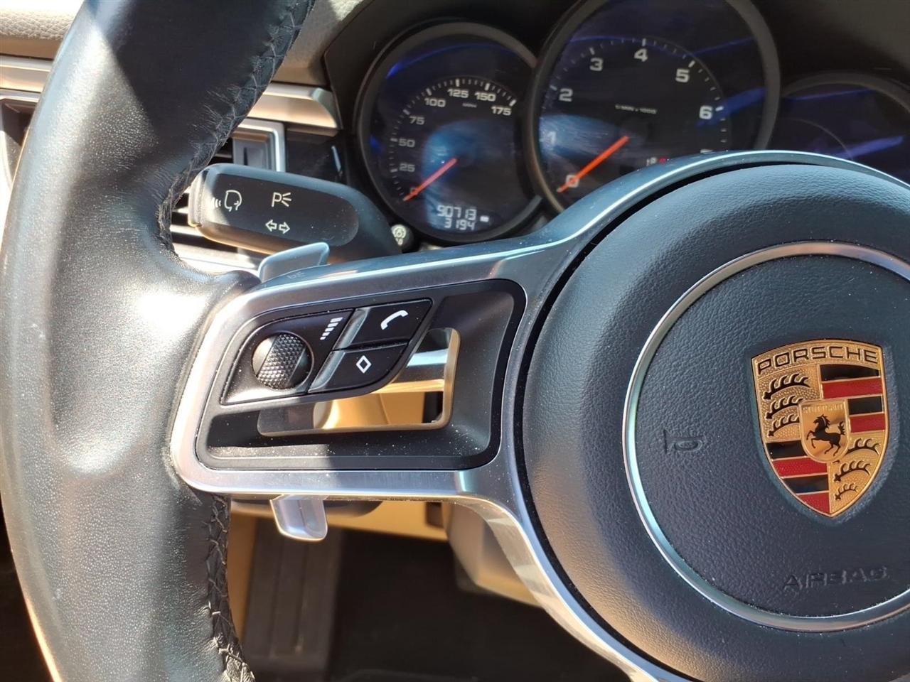Porsche Macan  2018