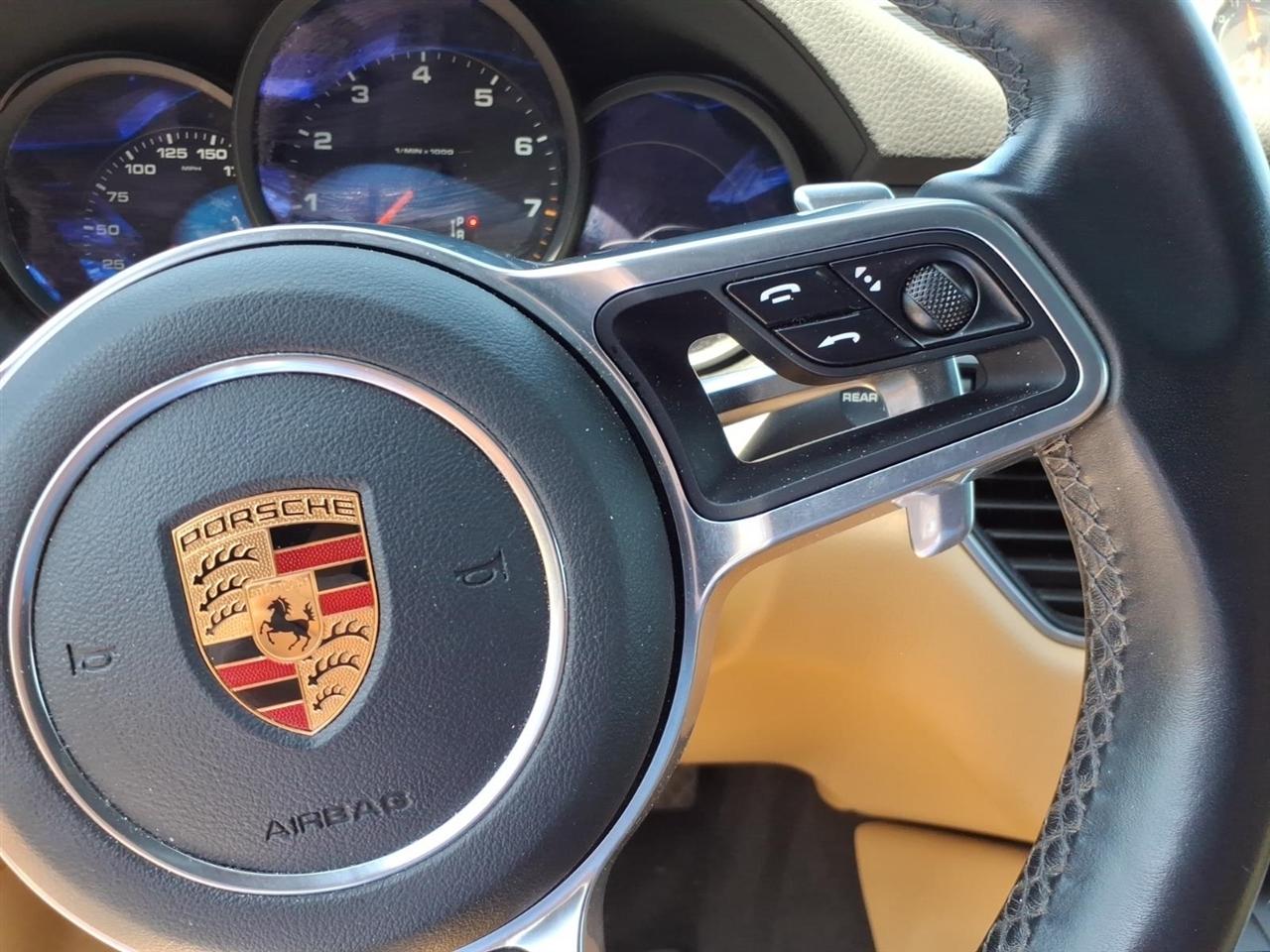 Porsche Macan  2018
