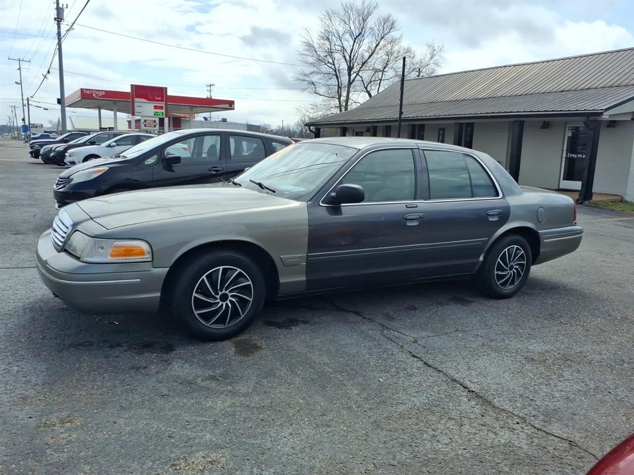 Ford Crown Victoria  2001