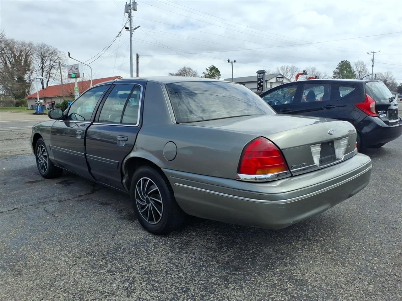 Ford Crown Victoria  2001