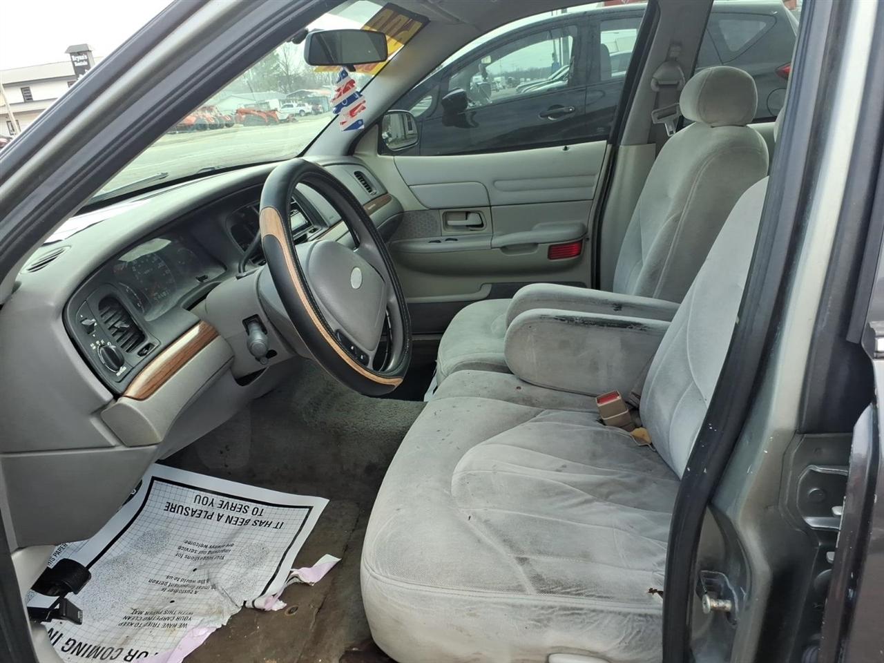 Ford Crown Victoria  2001