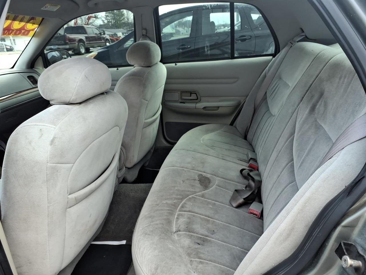 Ford Crown Victoria  2001