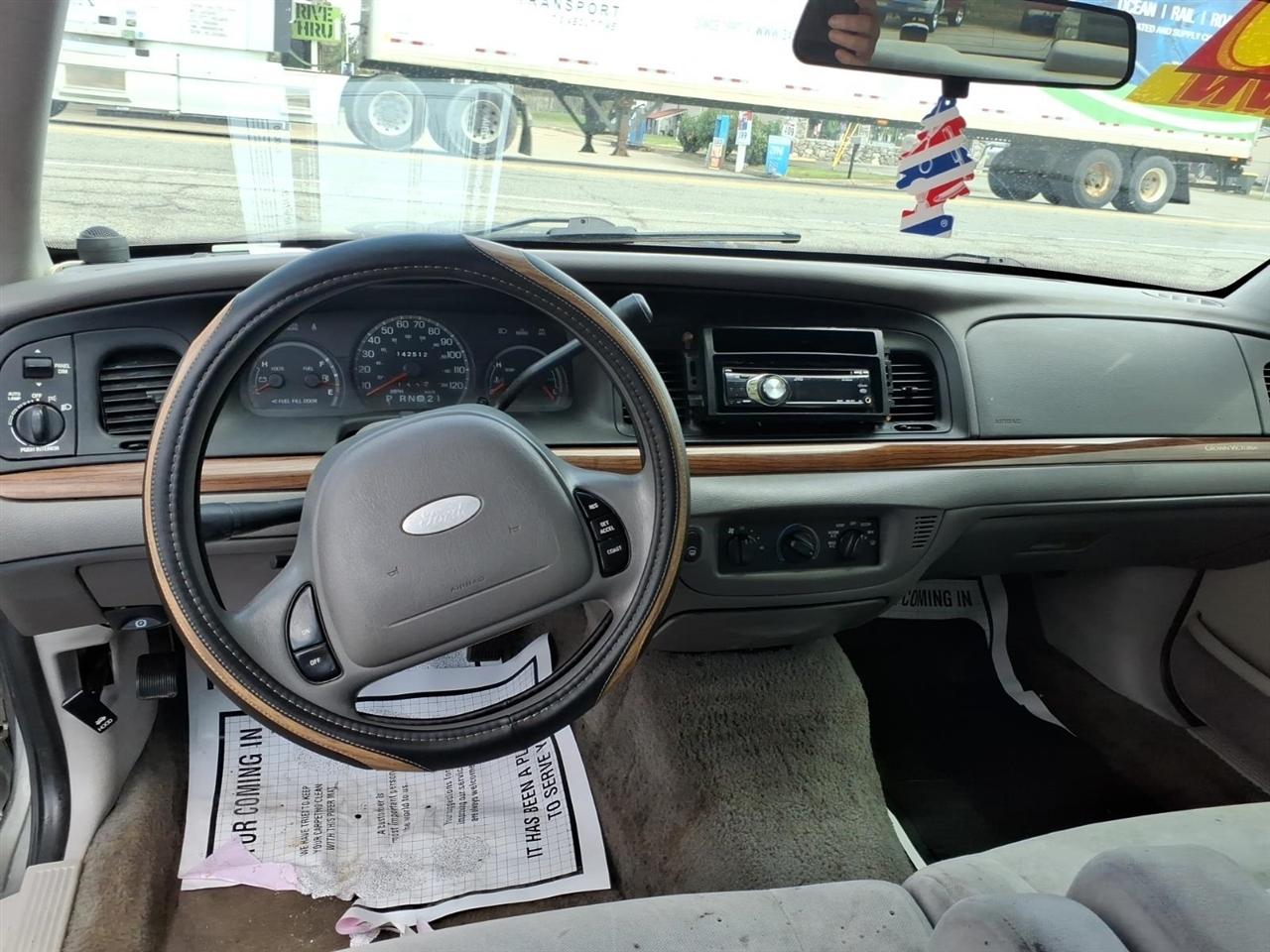 Ford Crown Victoria  2001