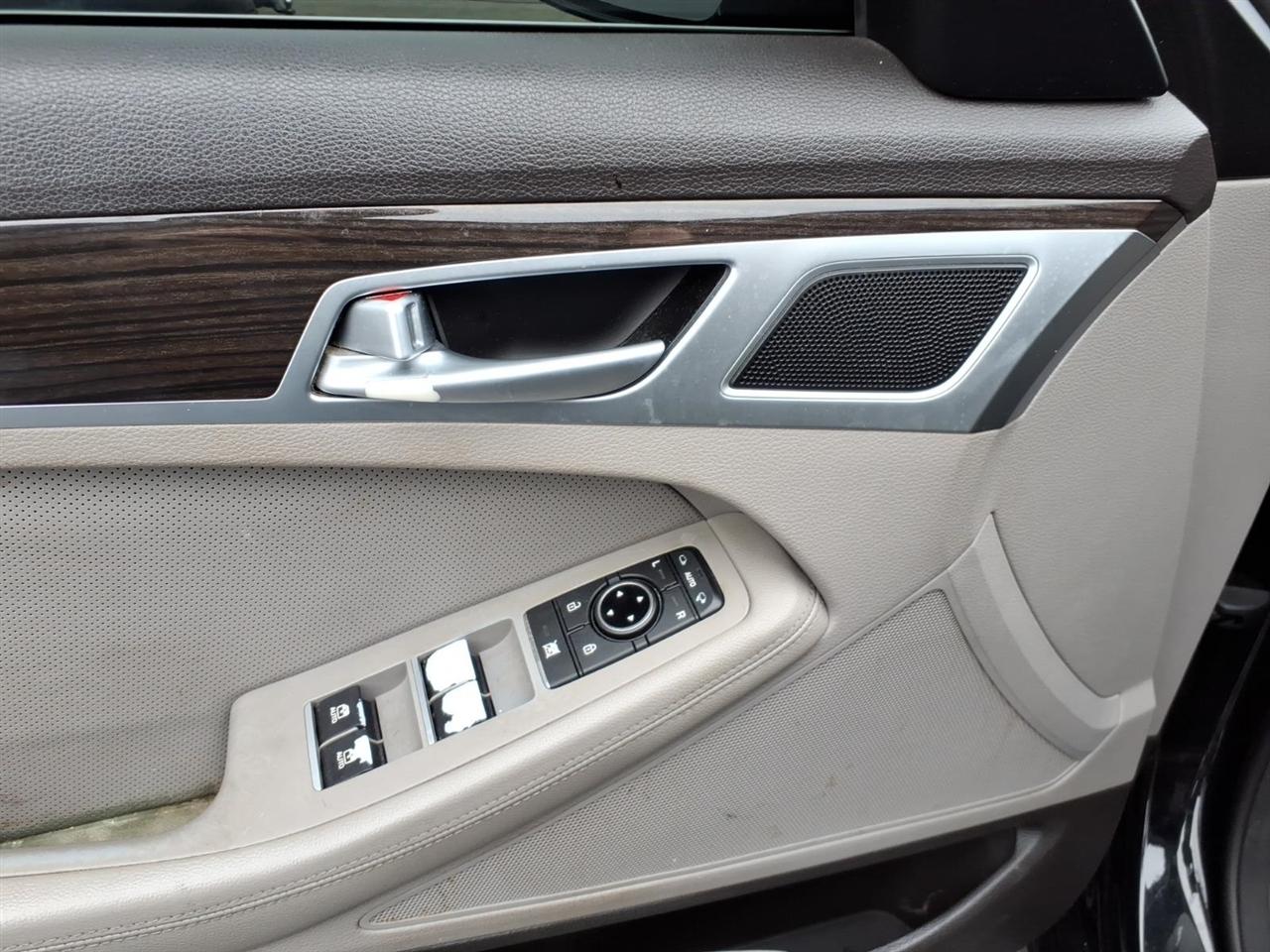 Hyundai Genesis  2016