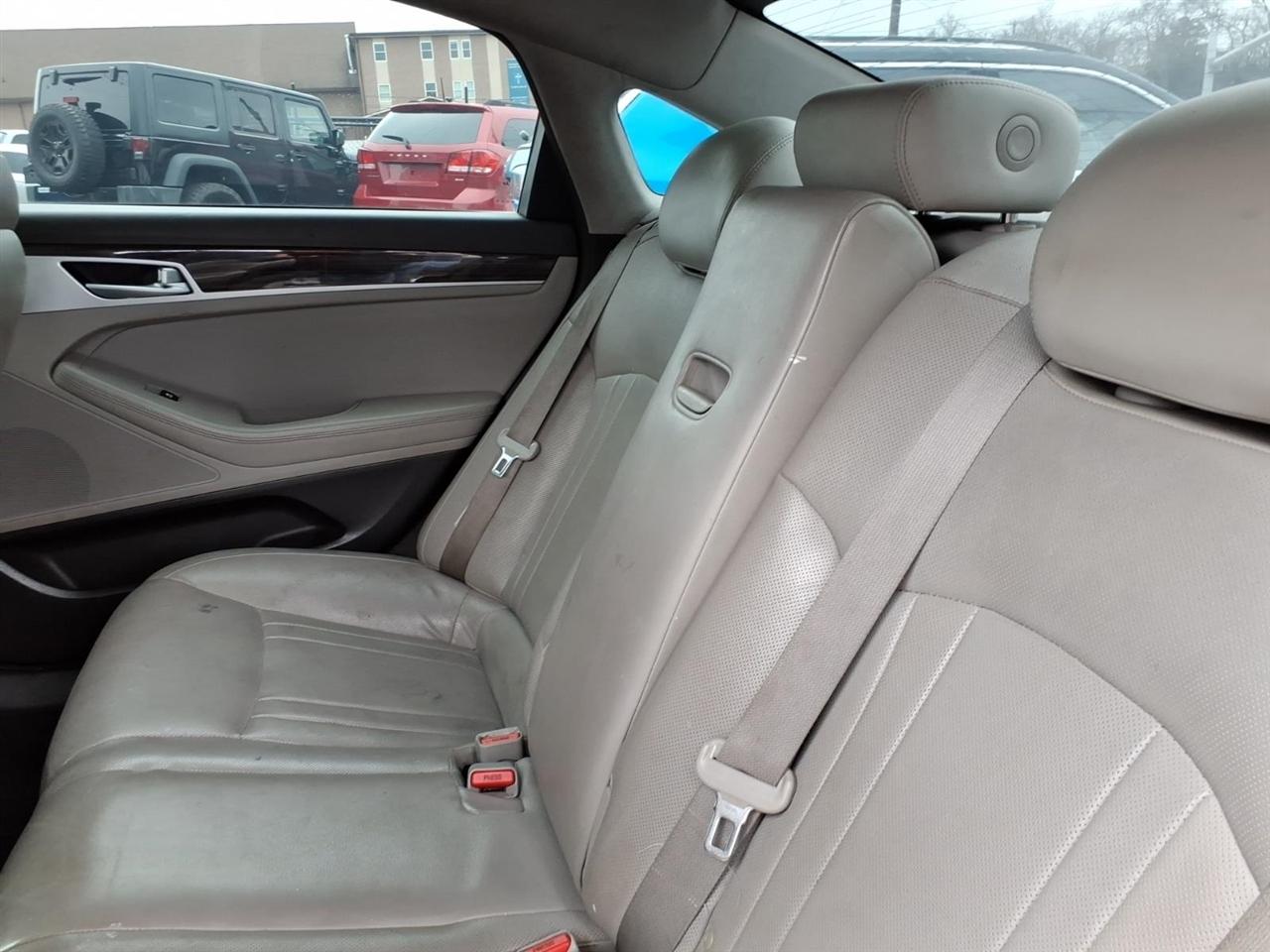 Hyundai Genesis  2016