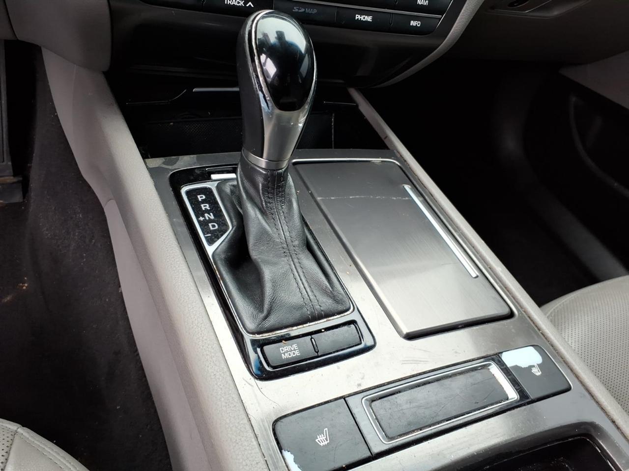 Hyundai Genesis  2016