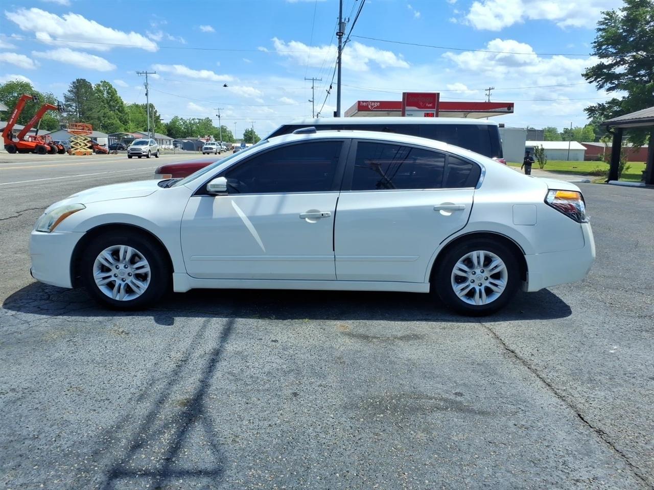 Nissan Altima  2011