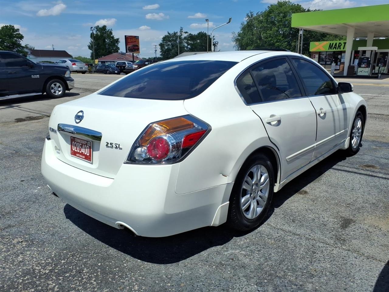 Nissan Altima  2011