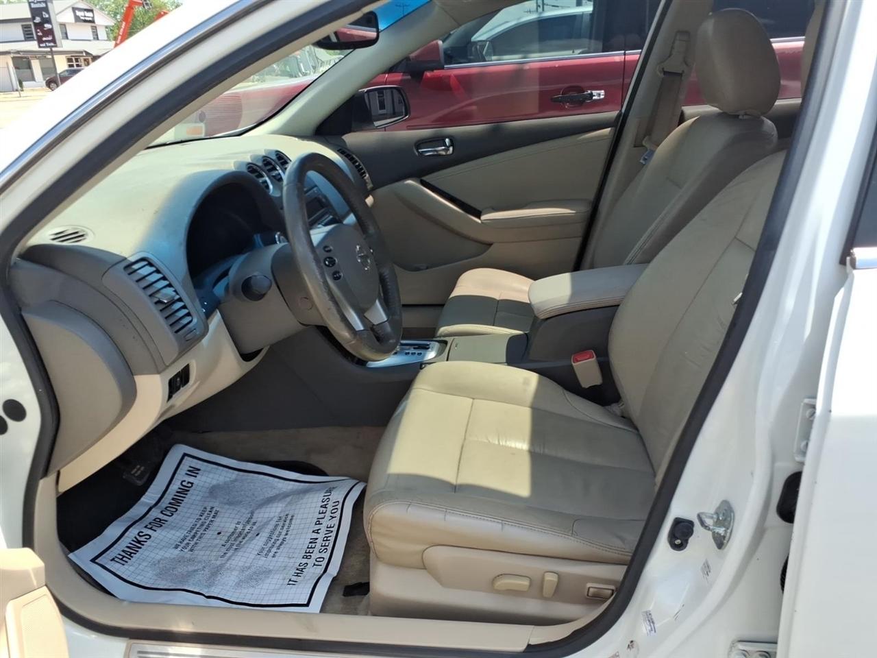 Nissan Altima  2011