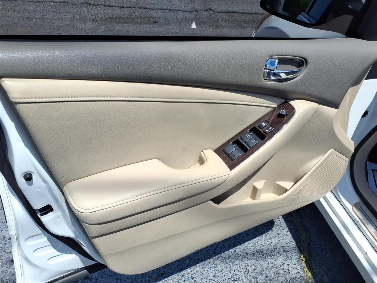 Nissan Altima  2011