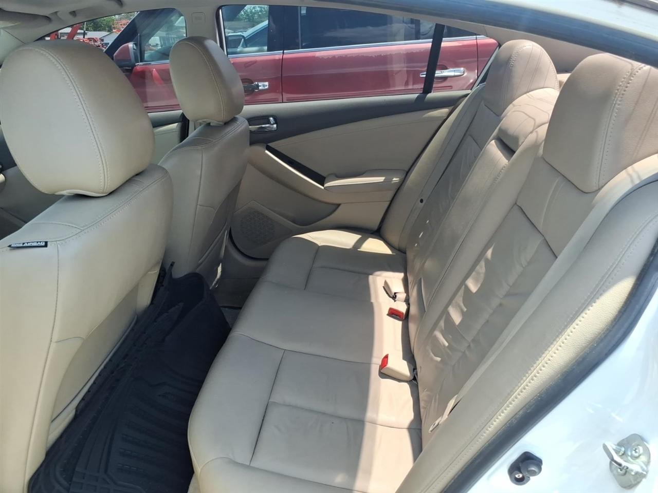 Nissan Altima  2011