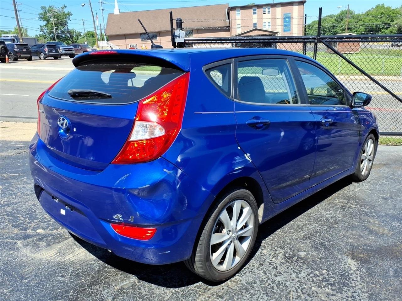 Hyundai Accent  2012